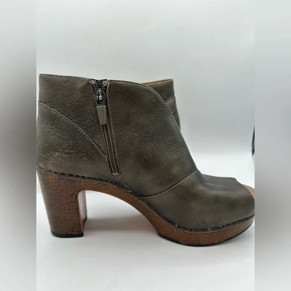 Dansko Women's Delphina Peep toe Clog Ankle Bootie Leather Aged Bronze Sz 38 - Picture 7 of 14